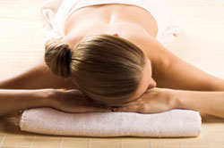 Rückenmassage, Ganzkörpermassage. Entspannung für Körper, Geist und Seele! Massieren mit Bio-Ölen, Aromaöle